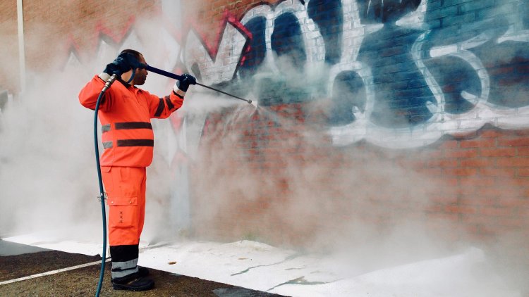 How to Effectively Remove Graffiti from Cars Without Damage